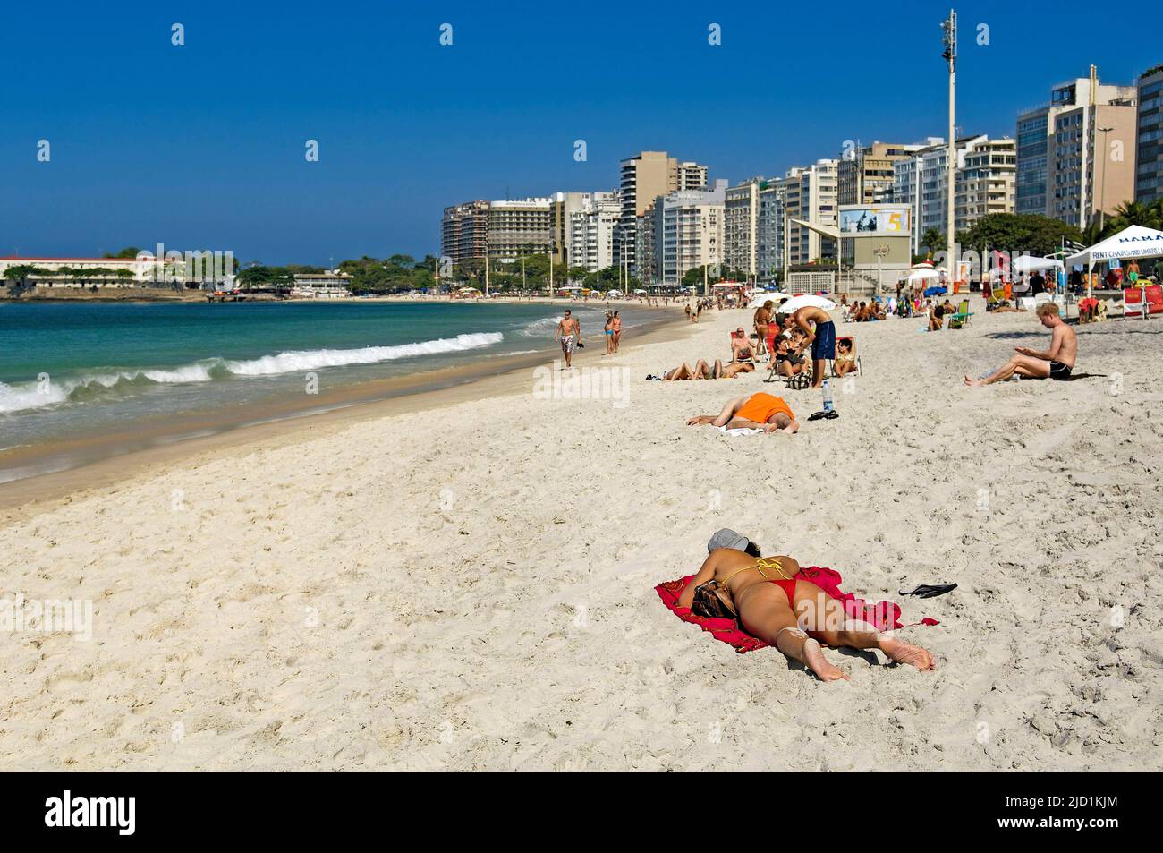 La vie sur la plage de Copacabana Beach, Rio de Janeiro, Brésil Banque D'Images