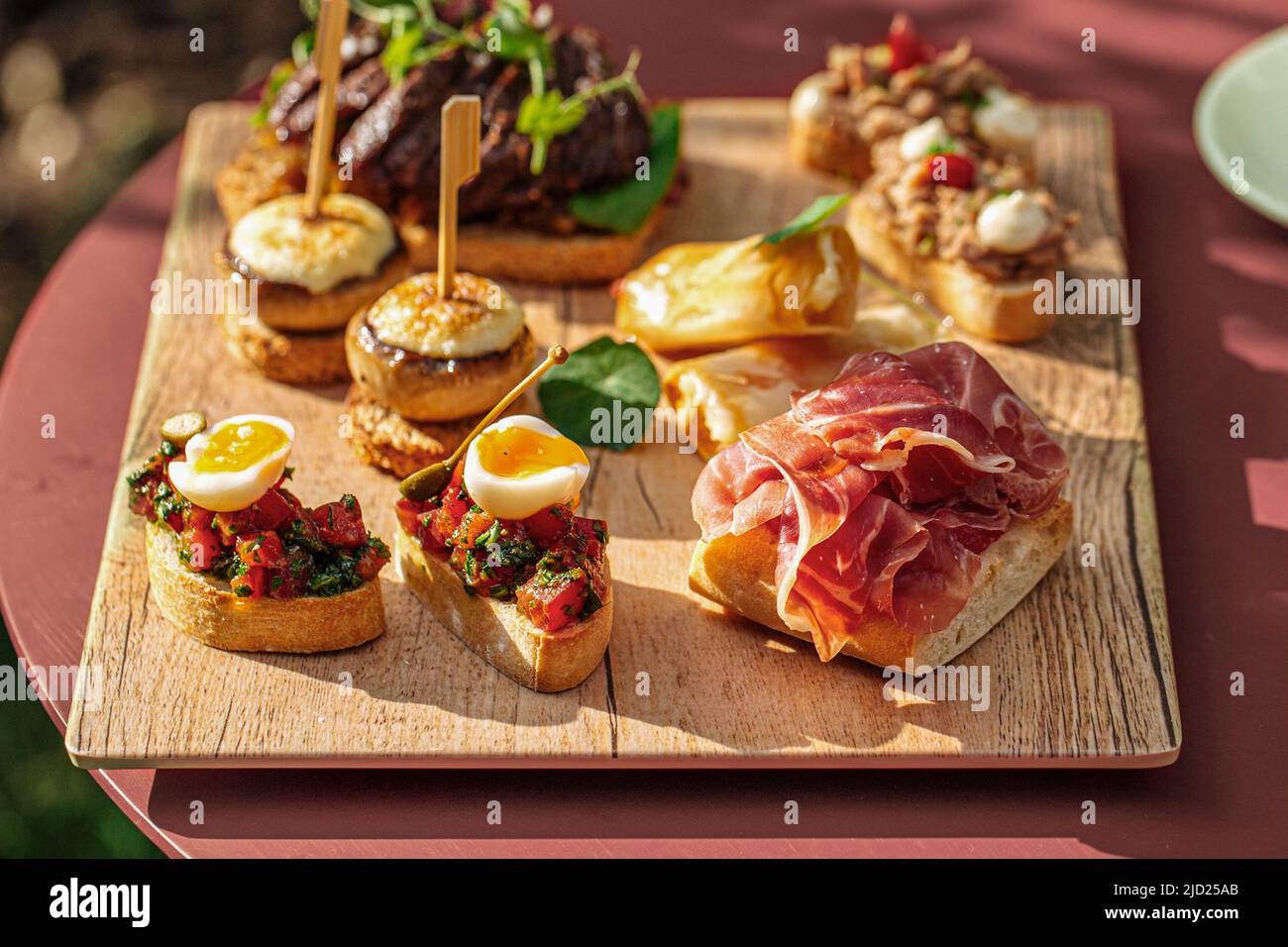 Carte de service de bruschettas gastronomiques variés Banque D'Images