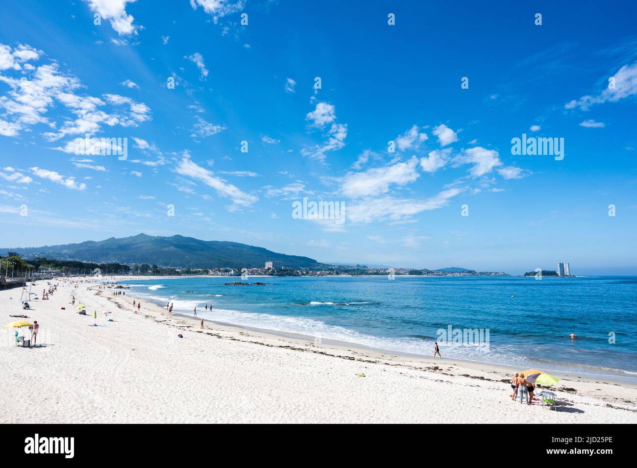 Vigo, Espagne - 10 juin 2022 - Plage de Samil à Vigo. Journée d'été sur la plage à Vigo Banque D'Images