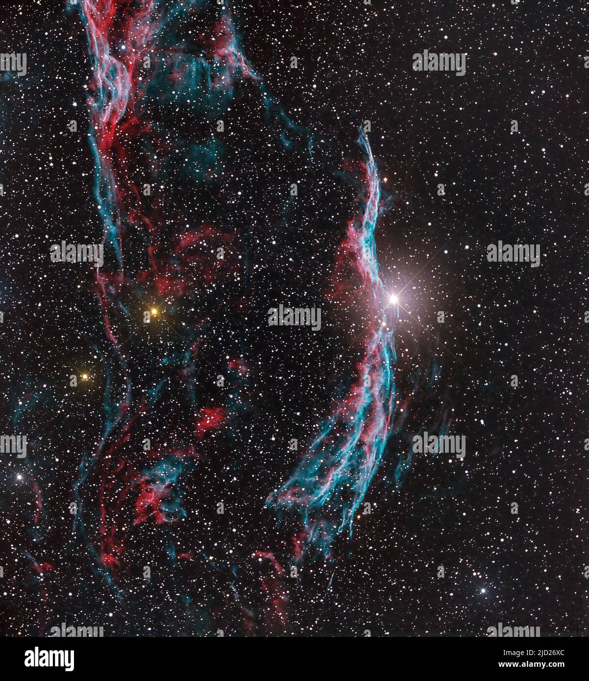 Nébuleuse de voile occidental (NGC 6960) avec l'étoile de premier plan 52 Cygni dans la constellation de Cygnus. La nébuleuse est le reste d'une explosion de supernova Banque D'Images