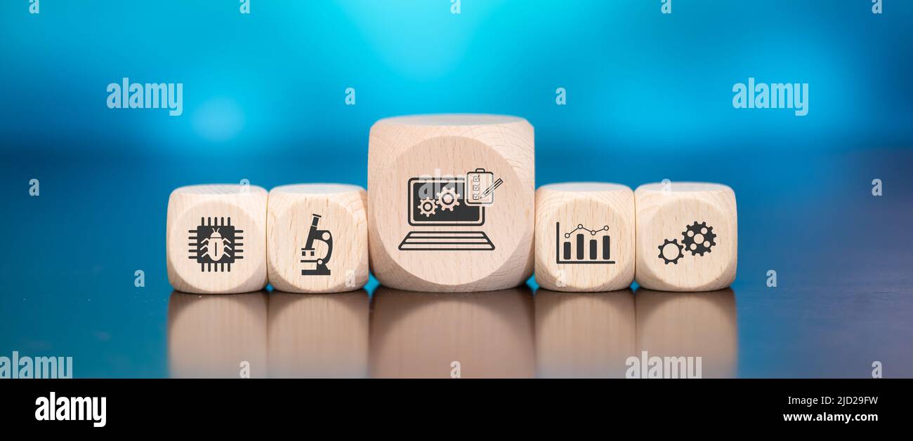 Blocs en bois avec symbole du concept de test de logiciel sur bleu ...