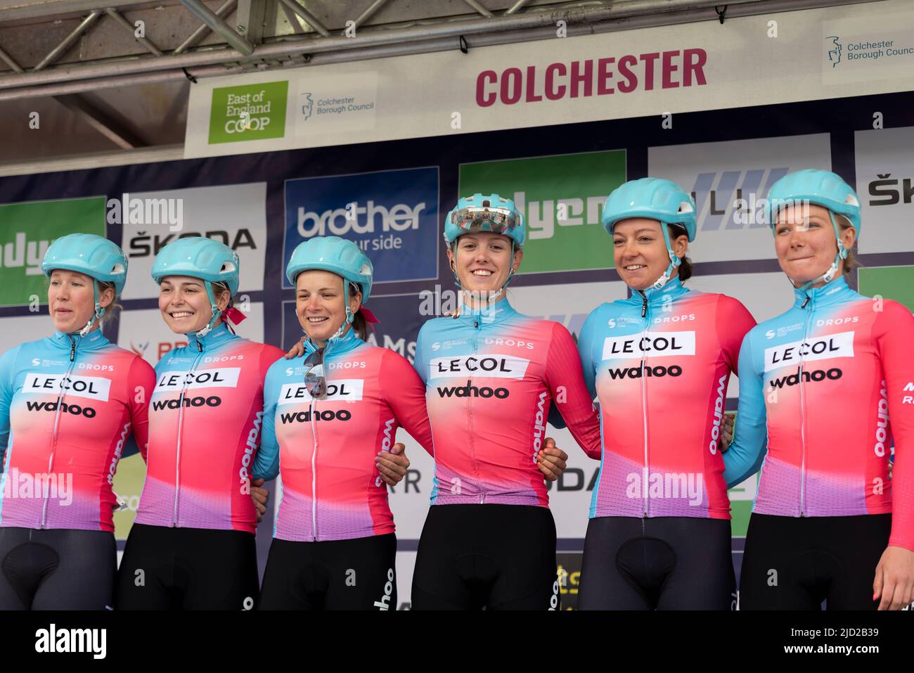 Marjolein van t Geloof, April Tacey, Gladys Verhulst, Elizabeth Holden, Jesse Vandenbulcke, Maike van der Duin de l'équipe le Col Wahoo avant la course Banque D'Images Marjolein van t Geloof, April Tacey, Gladys Verhulst, Elizabeth Holden, Jesse Vandenbulcke, Maike van der Duin de l'équipe le Col Wahoo avant la course Banque D'Images
