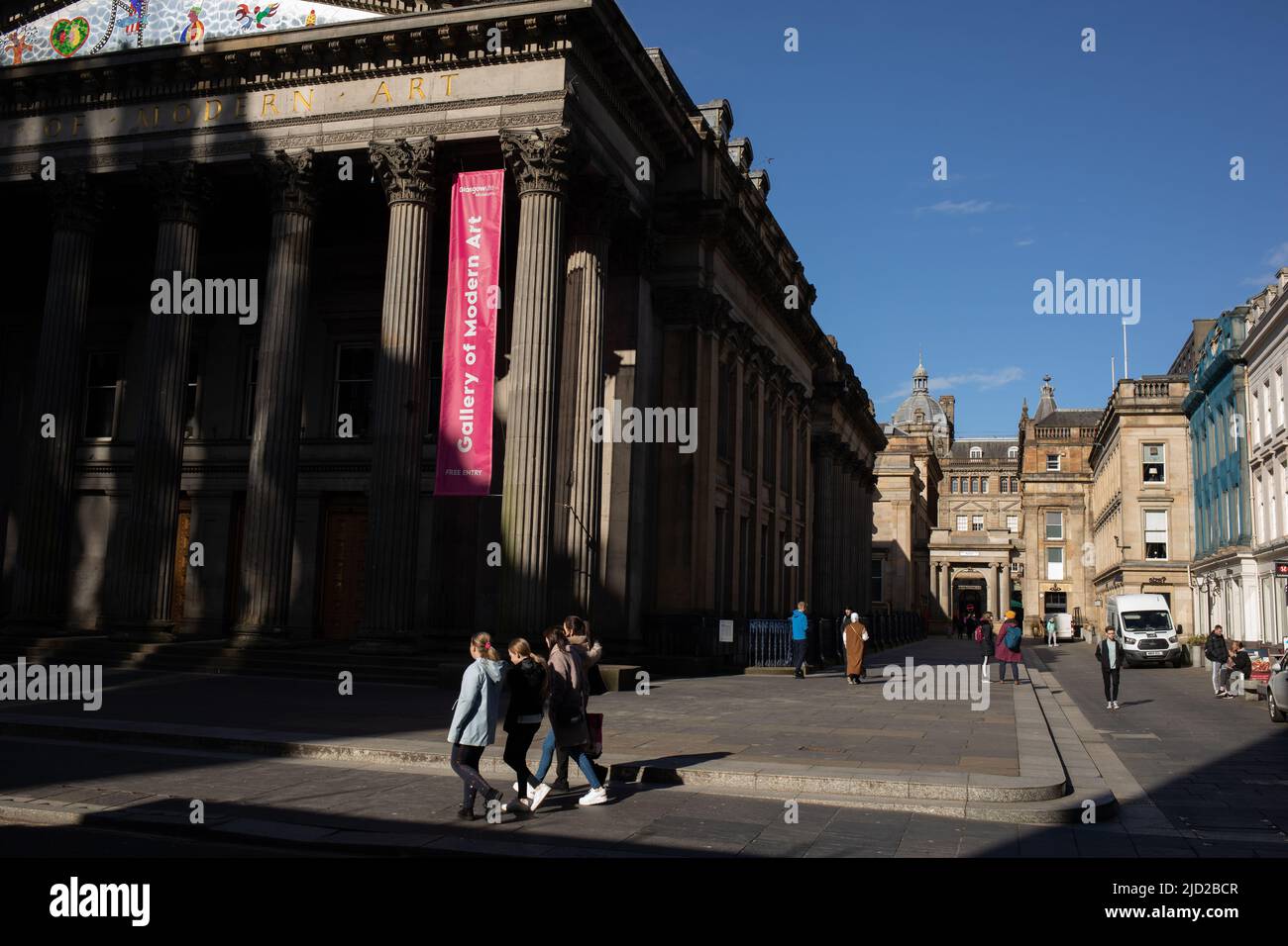 Statue du duc de Wellington avec son chapeau de cornet de police emblématique, devant la Galerie d'art moderne, à Glasgow, Écosse, le 8 avril 2022. N55°51,619' W4°15,123' Banque D'Images