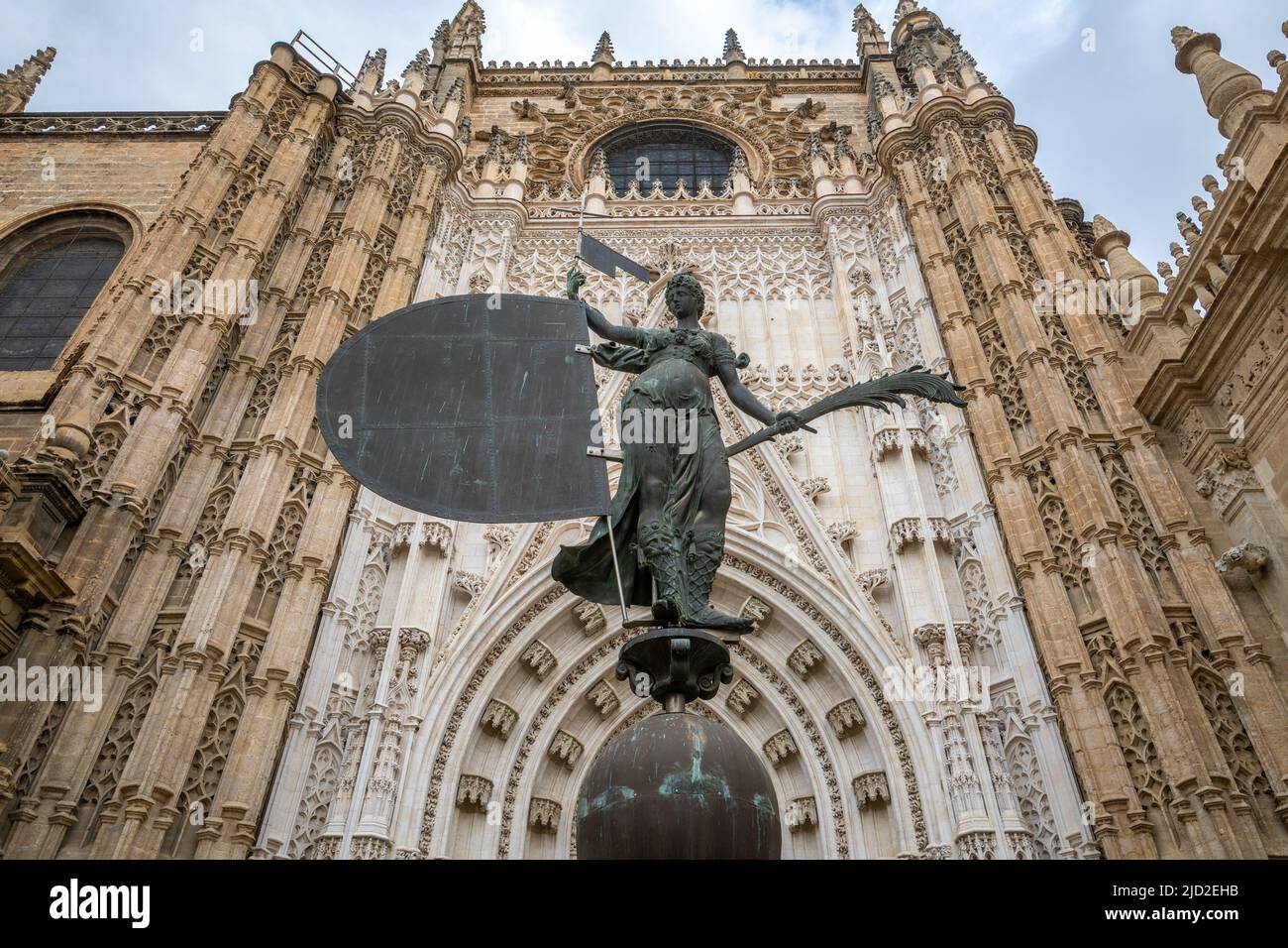 Statue de Giraldillo à l'extérieur de la porte du Prince à la cathédrale de Séville, Séville, Espagne Banque D'Images