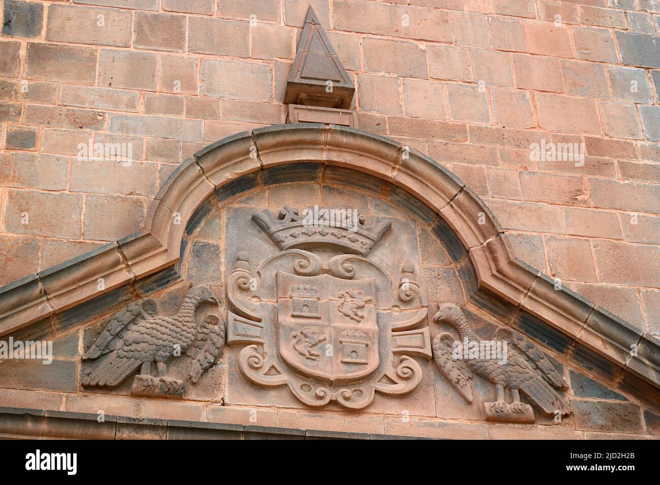 Relief sur la façade de la cathédrale Basilique de l'Assomption de la Vierge ou de la cathédrale de Cusco, Centre historique de Cusco, Pérou, Amérique du Sud Banque D'Images