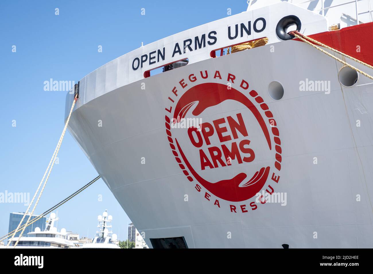 Proactiva Open Arms navire de recherche et de sauvetage ancré à Barcelone, Espagne. Banque D'Images