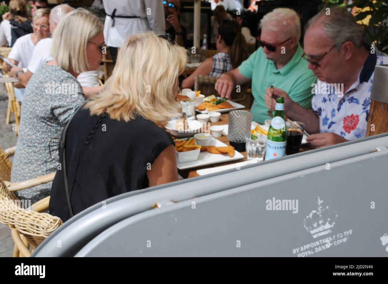 Copenhague/Danemark/17 juin 2022/.les voyageurs vident au canal de Nyhavn ou au canal de Nyhavn dans la capitale danoise Copenhague. (Photo..Francis Dean/Dean Pictures) Banque D'Images