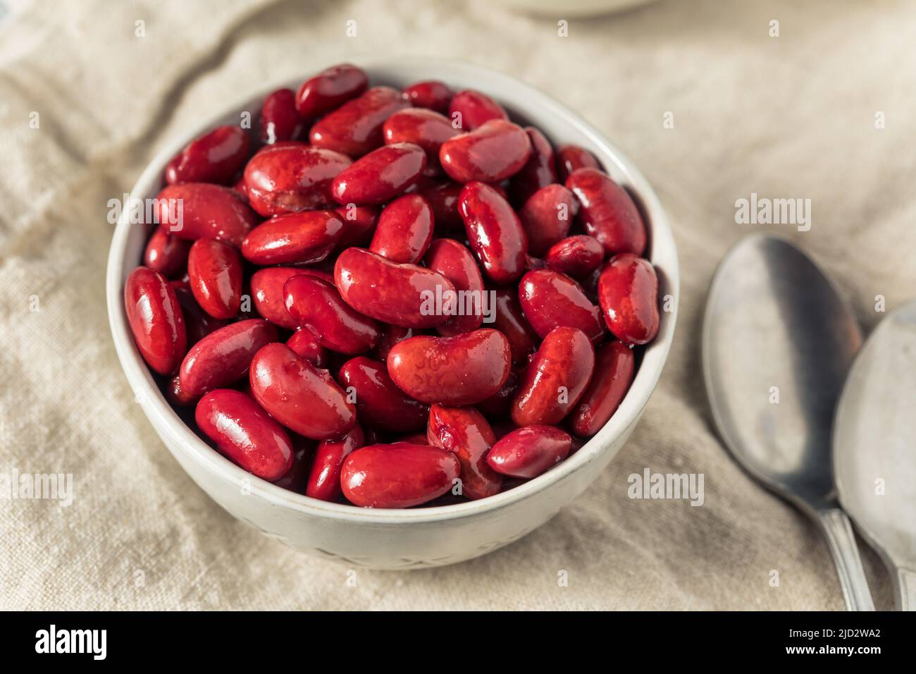 Matières organiques rouge les haricots rouges dans un bol Banque D'Images