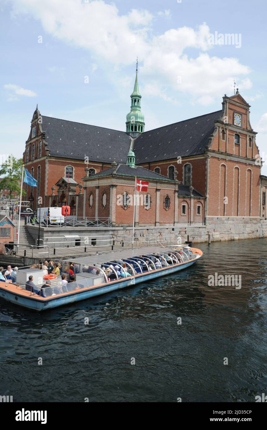 Copenhague/Danemark/17 juin 2022/excursion en bateau pour l'éjnoy voyageur dans le canal danois et visite en bus dans la capitale danoise Copenhague.Danemark. (Photo..Francis Joseph Dean/Deanimages. Banque D'Images