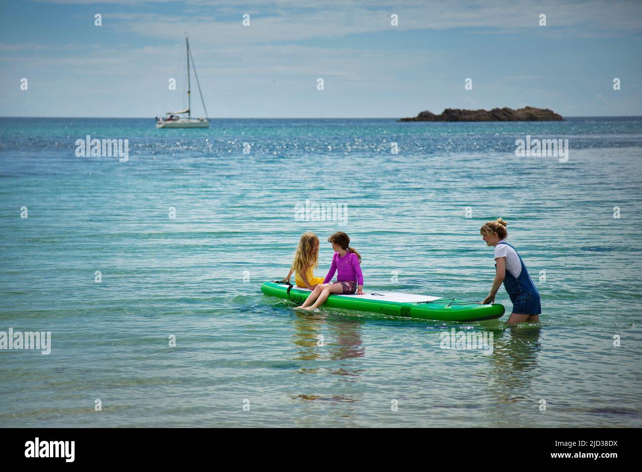 paddle board, enfants, apprentissage, scilly isles, iles de scilly, st marys, enfants, Banque D'Images