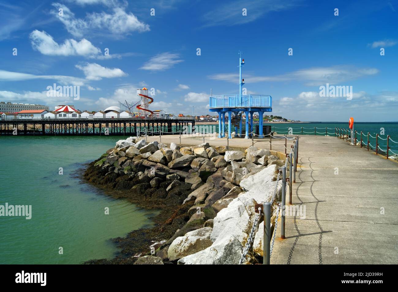 Royaume-Uni, Kent, Herne Bay, Neptunes Arm et Herne Bay Pier Banque D'Images