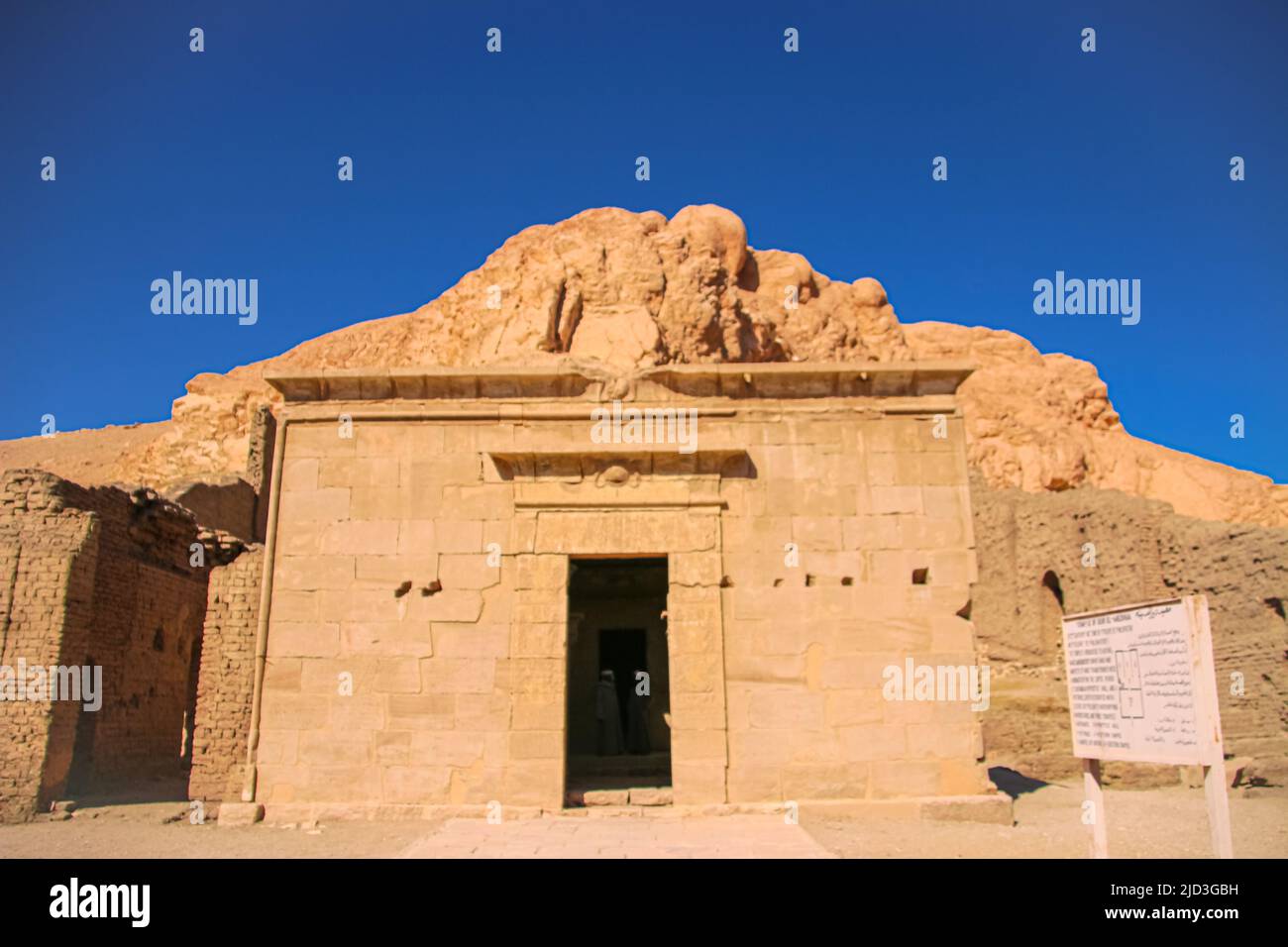 Ruines de l'ancien Deir el-Medina, un des groupes de nécropoles de Theban, ainsi qu'un village d'artisans pendant les dynasties XVIII-XX c. 1550-10 Banque D'Images