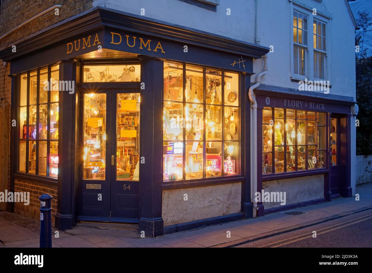 Royaume-Uni, Kent, Whitstable Town Centre, Duma Lighting Shop sur Harbor Street Banque D'Images
