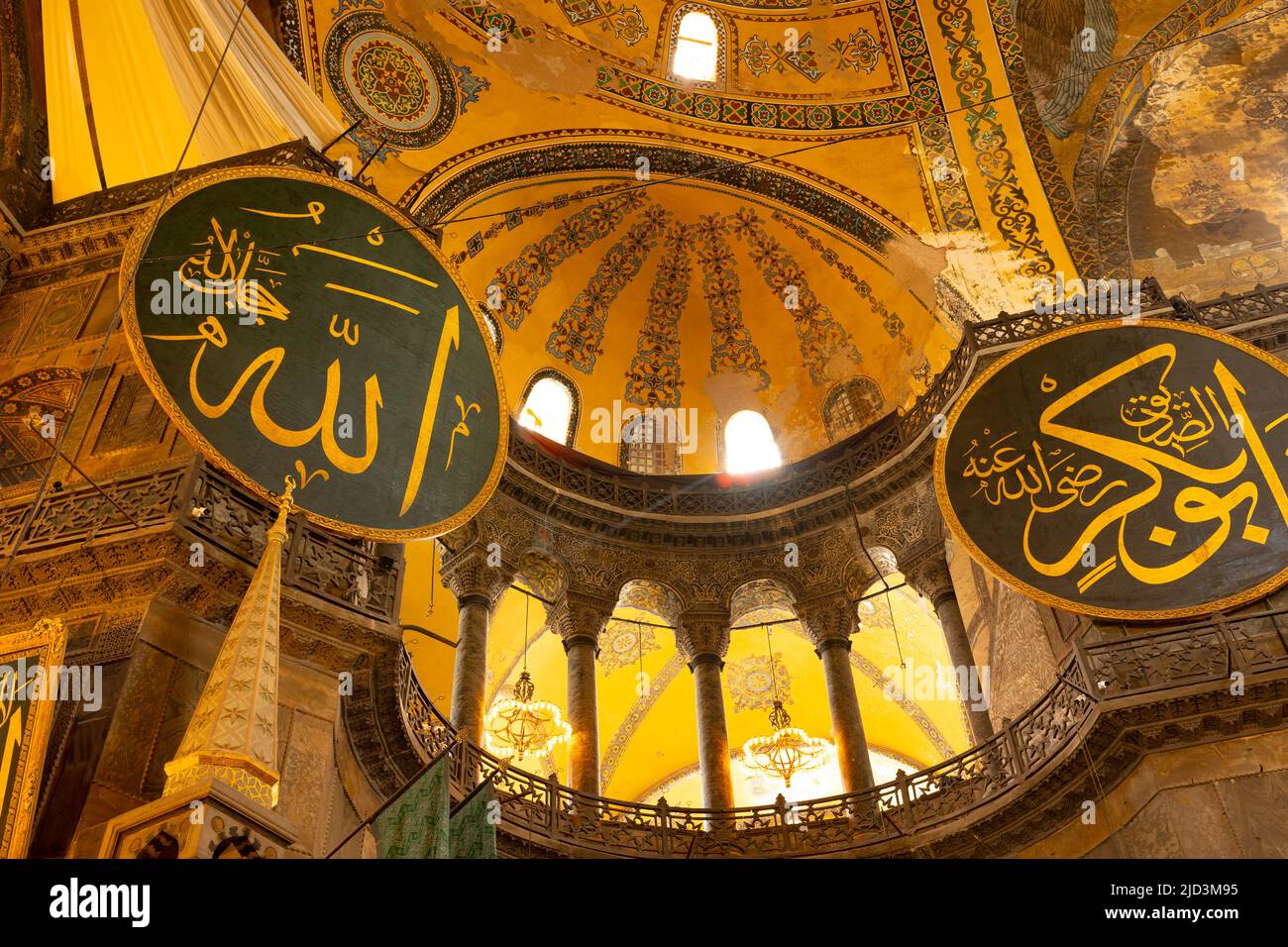 Vue intérieure sur la basilique Sainte-Sophie ou la mosquée Ayasofya. Photo islamique. Istanbul Turquie - 4.25.2022 Banque D'Images