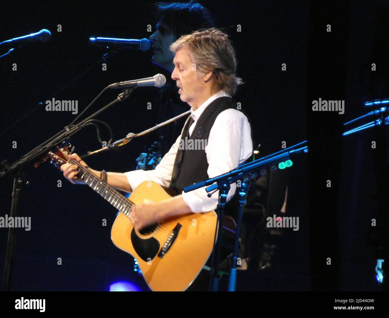 Met Live Stadium à Meadowlands, Rutherford, NJ, États-Unis. 16 juin 2022. Paul McCartney a fait son tour « Got Back 2022 » au stade met Life du New Jersey pour un concert de soirée d'anniversaire qui rappelle les autres. Crédit : ©Julia Mineeva/EGBN TV News/Alay Live News Banque D'Images