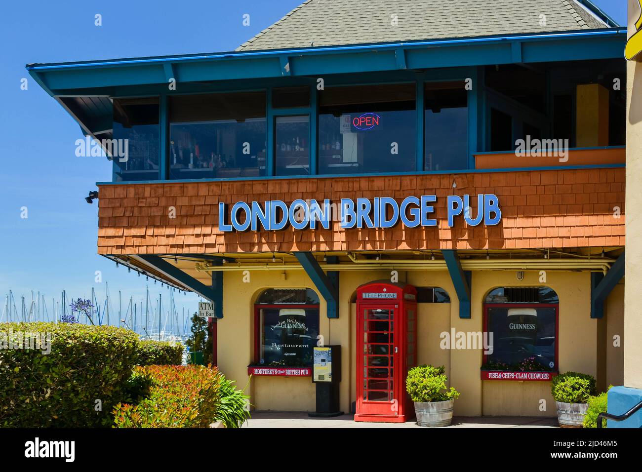 Monterey, CA/USA - 9 juin 2022: London Bridge Pub, un restaurant à Monterey, Californie. Banque D'Images