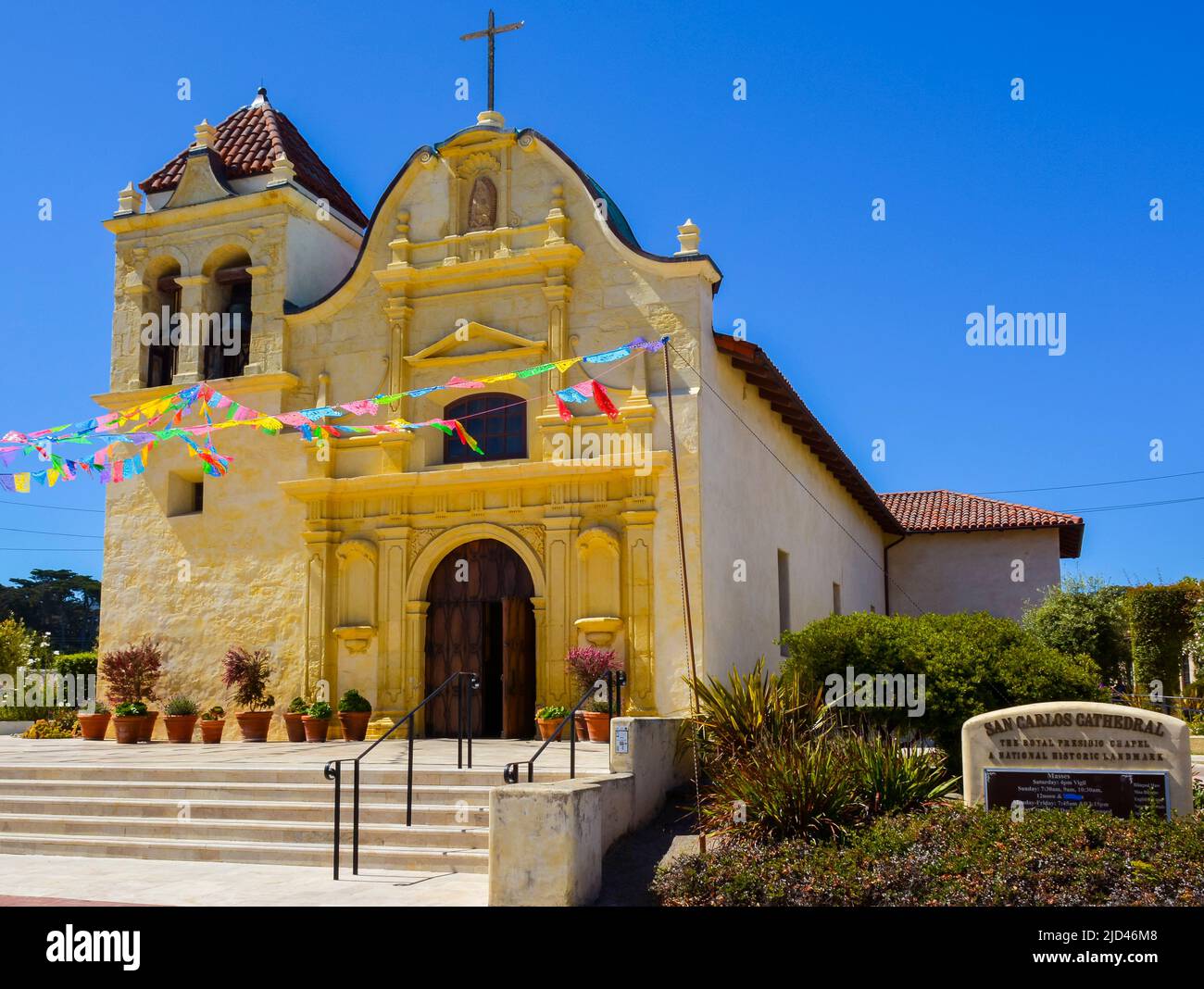 La cathédrale de San Carlos Borromeo, également connue sous le nom de chapelle royale Presidio - Monterey, Californie. C'est un site historique national des États-Unis. Banque D'Images