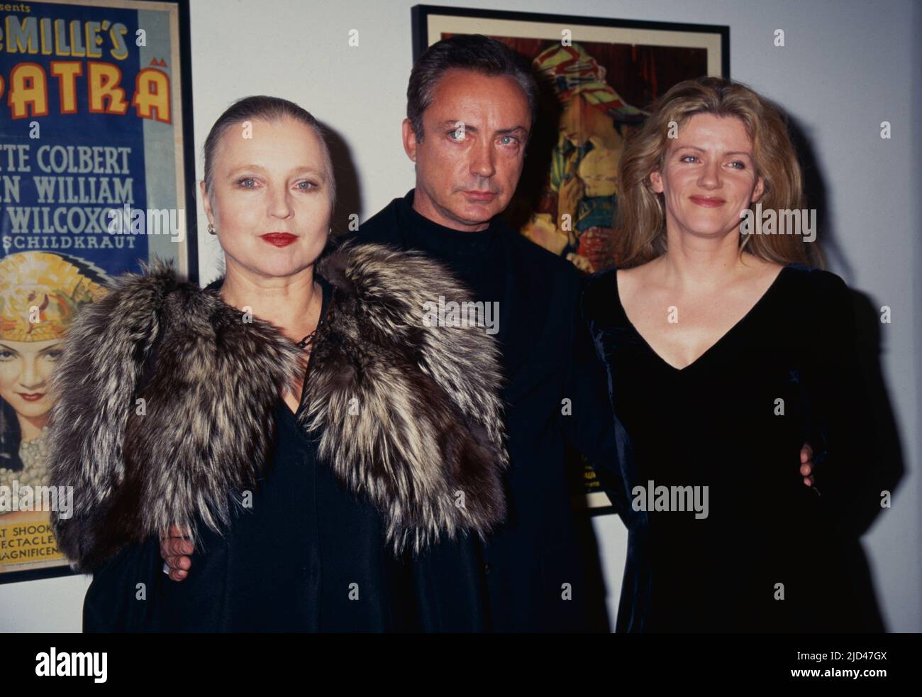 Hanna Schygulla, Udo Kier et Barbara Sukowa participent à la célébration de la rétrospective de Rainer Werner Fassbinder au Musée d'art moderne de New York, sur 23 janvier 1997. Crédit photo : Henry McGee/MediaPunch Banque D'Images