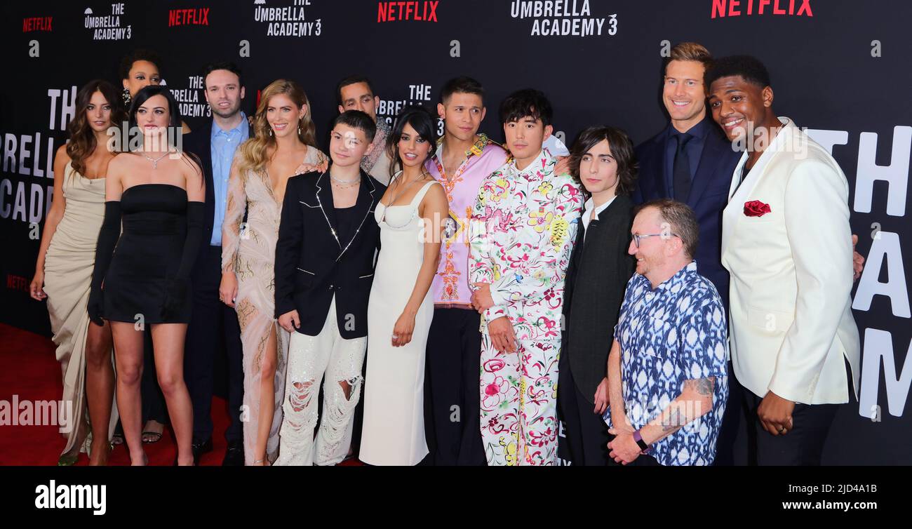 Californie, États-Unis. 17th juin 2022. Genesis Rodriguez, Britne Oldford, Cazzie David, Jake Epstein, Jordan Claire Robbins, Robert Sheehan, Ritu Arya, David Castaneda, Justin H min, Aidan Gallagher, Tom Hopper, Ken Hall, Justin Cornwell arrive à la première tapis rouge de l'Académie Parapluie S3 qui a eu lieu à l'hôtel de Londres West Hollywood, CA le vendredi 17 juin 2022. (Photo de Juan Pablo Rico/Sipa USA) crédit: SIPA US/Alay Live News Banque D'Images