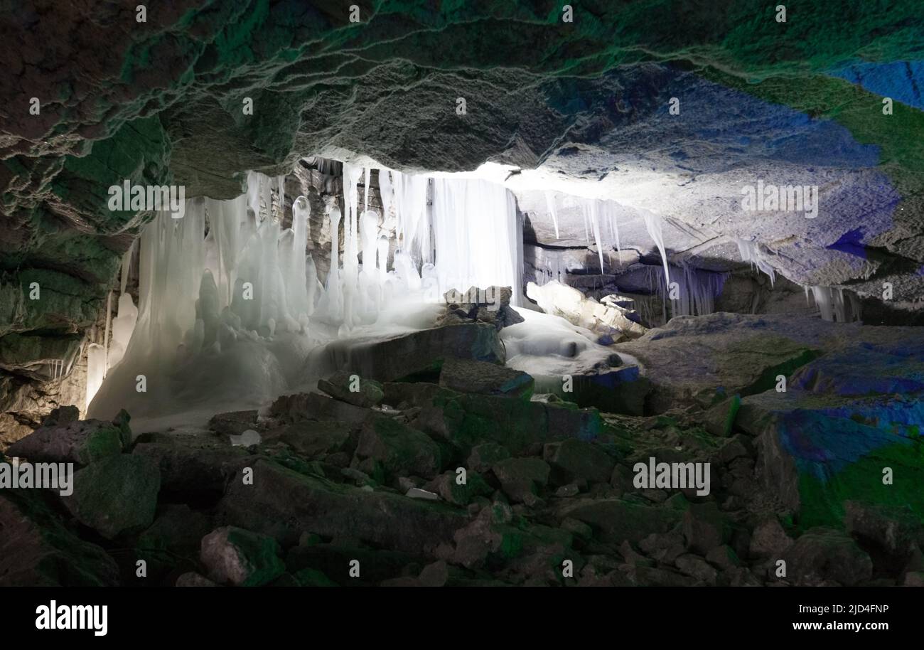Grotte dans la grotte de glace Kungur Banque D'Images