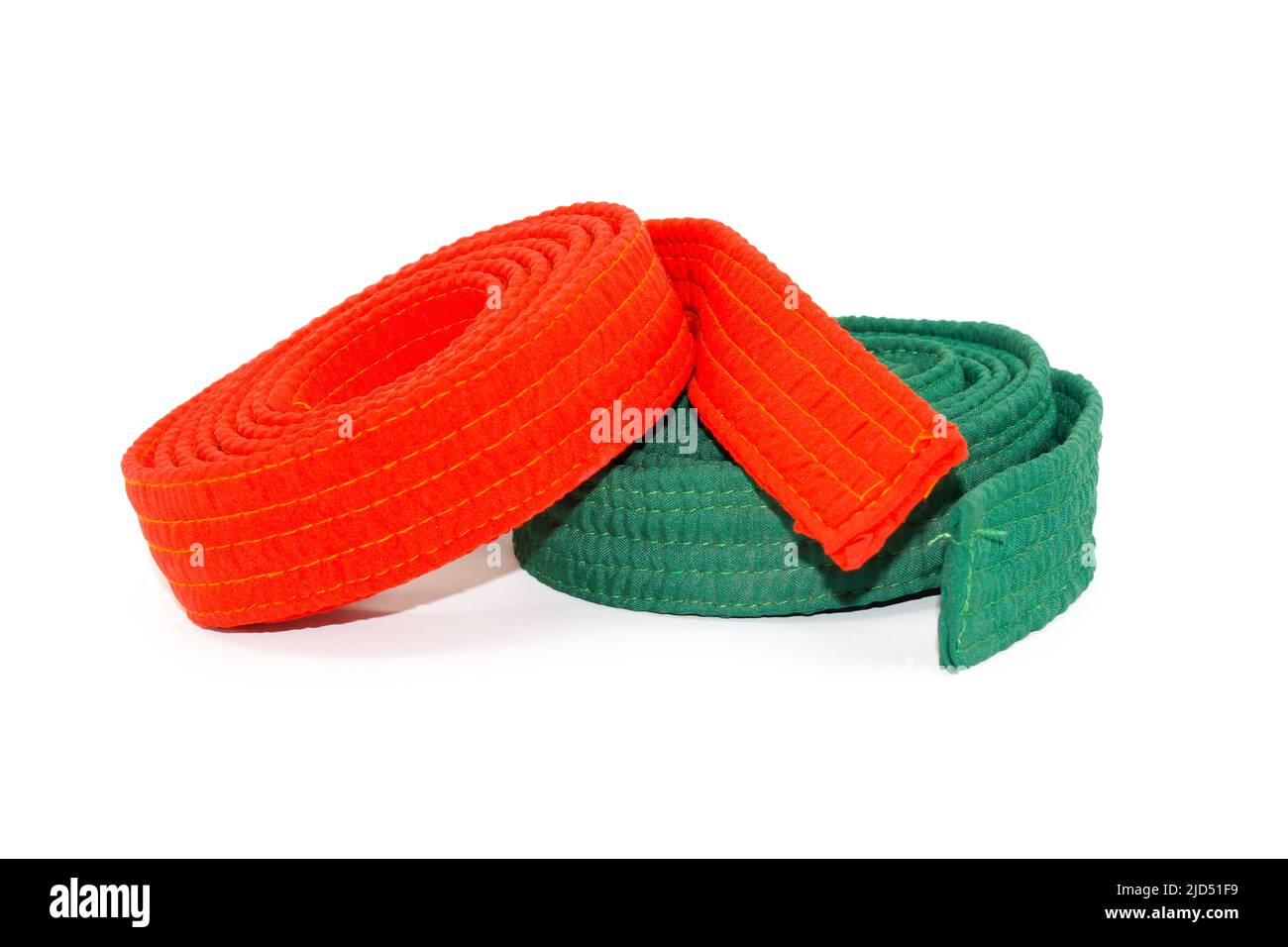 Une image de la ceinture de taekwondo sur fond blanc avec une mise au point sélective Banque D'Images