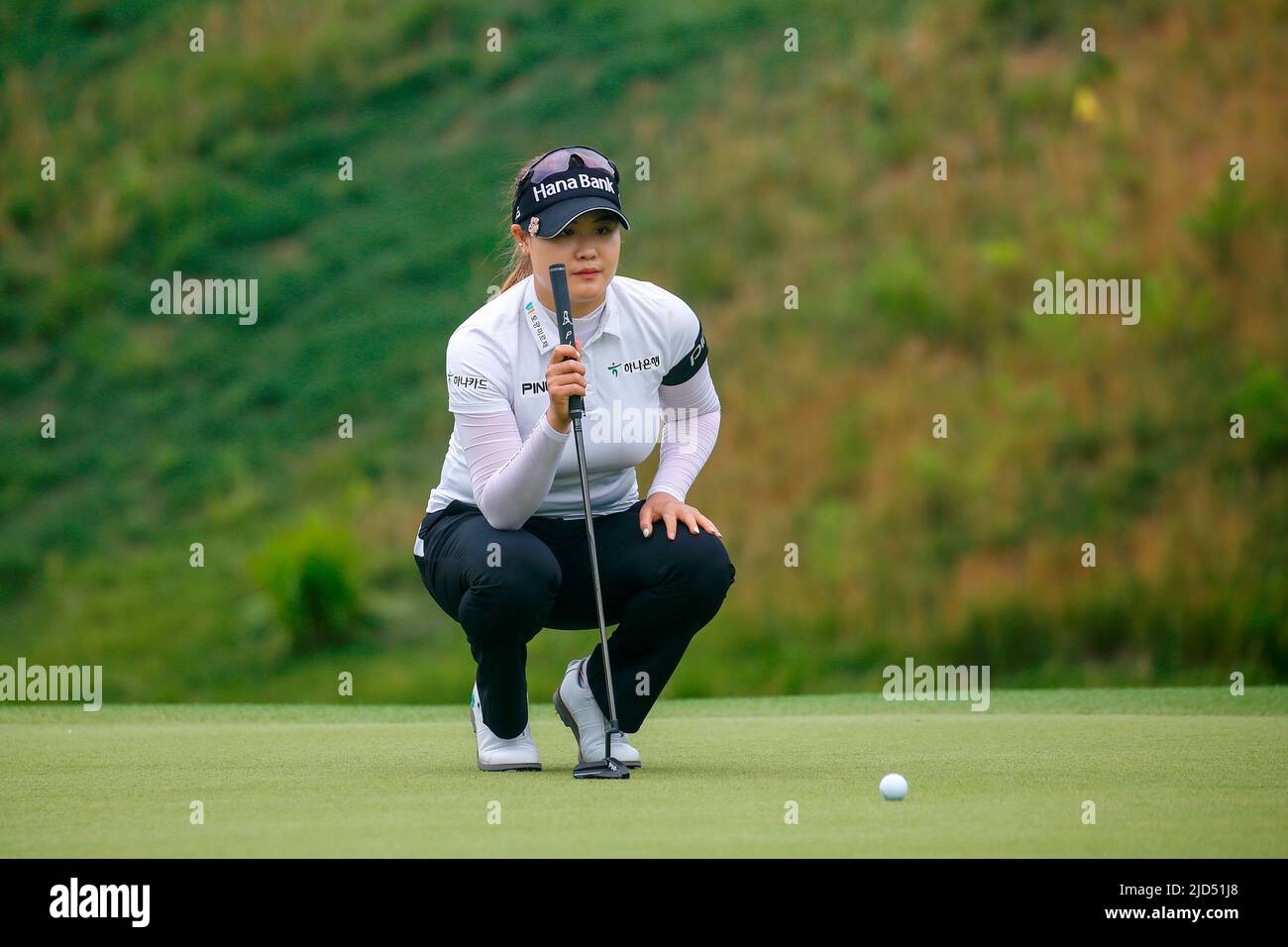 Séoul, Corée du Sud. 11th juin 2022. Kim Hee-Jun (KOR), 11 juin 2022 - Golf : Kim Hee-Jun de Corée du Sud fait la queue sur le green 18th lors du deuxième tour du tournoi de golf des maîtres Queens de la KLPGA Celltrion 2022 au country club de Seolhaeone à Yangyang, à l'est de Séoul, en Corée du Sud. Credit: Lee Jae-won/AFLO/Alay Live News Banque D'Images