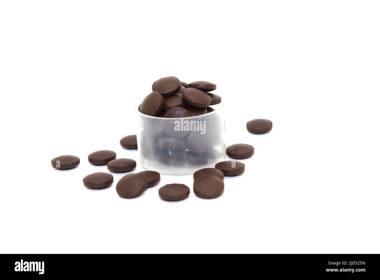 Une photo de pilules sur fond blanc avec un foyer sélectif Banque D'Images