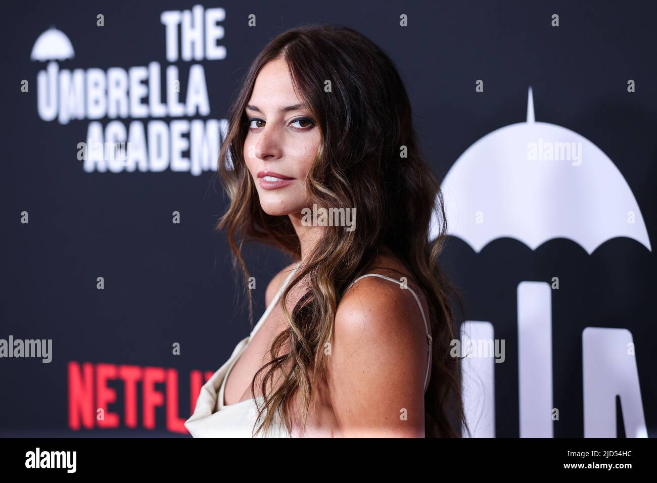 WEST HOLLYWOOD, LOS ANGELES, CALIFORNIE, États-Unis - JUIN 17 : l'actrice américaine Genesis Rodriguez arrive à la première mondiale de la saison 3 de Netflix 'The Parapluie Academy' qui s'est tenue à Londres West Hollywood à Beverly Hills sur 17 juin 2022 à West Hollywood, Los Angeles, Californie, États-Unis. (Photo de Xavier Collin/image Press Agency) Banque D'Images