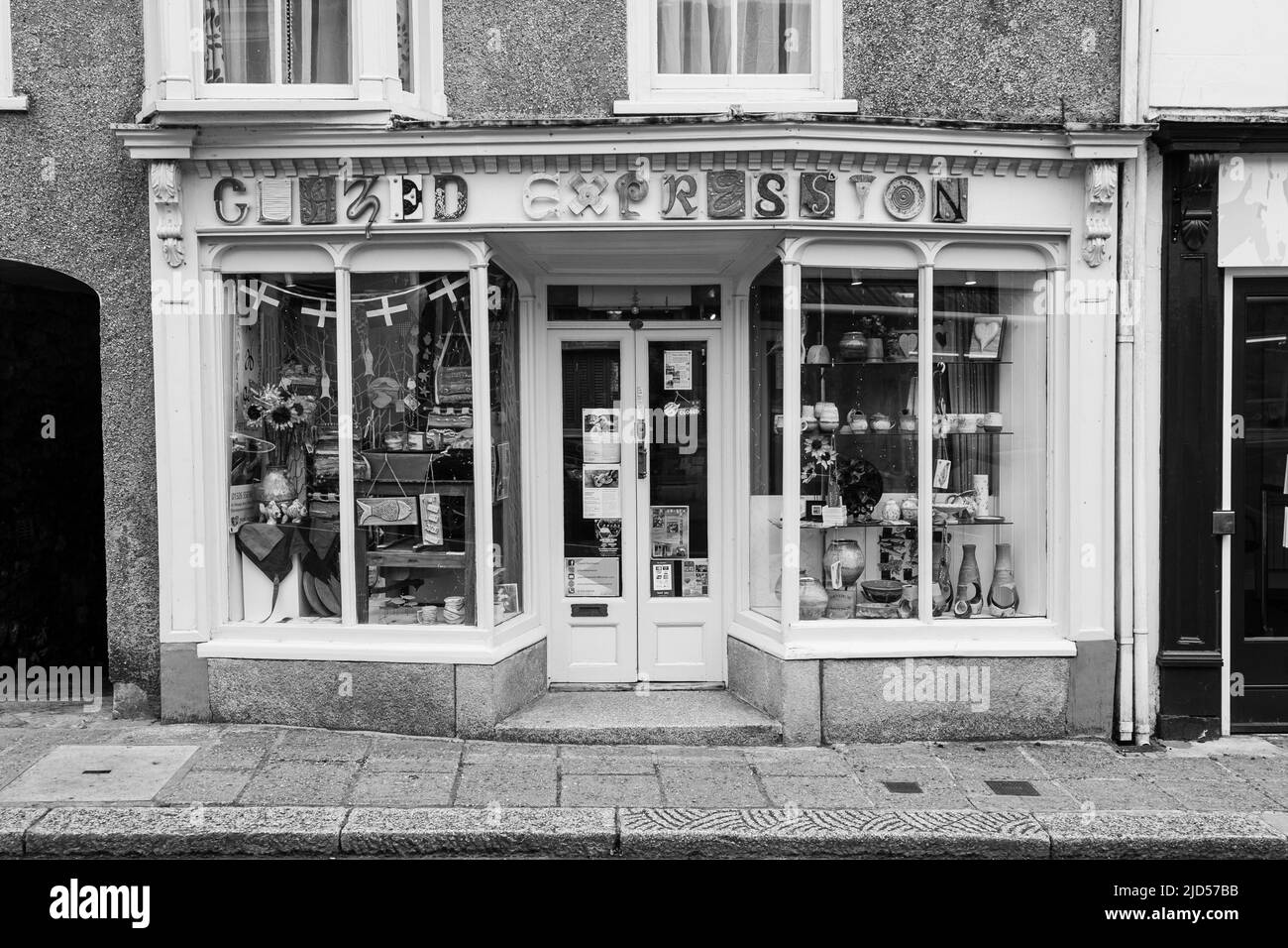 Points de vente au détail (expression glacée) à Meneage Street, Helston, Cornwall, Angleterre Banque D'Images