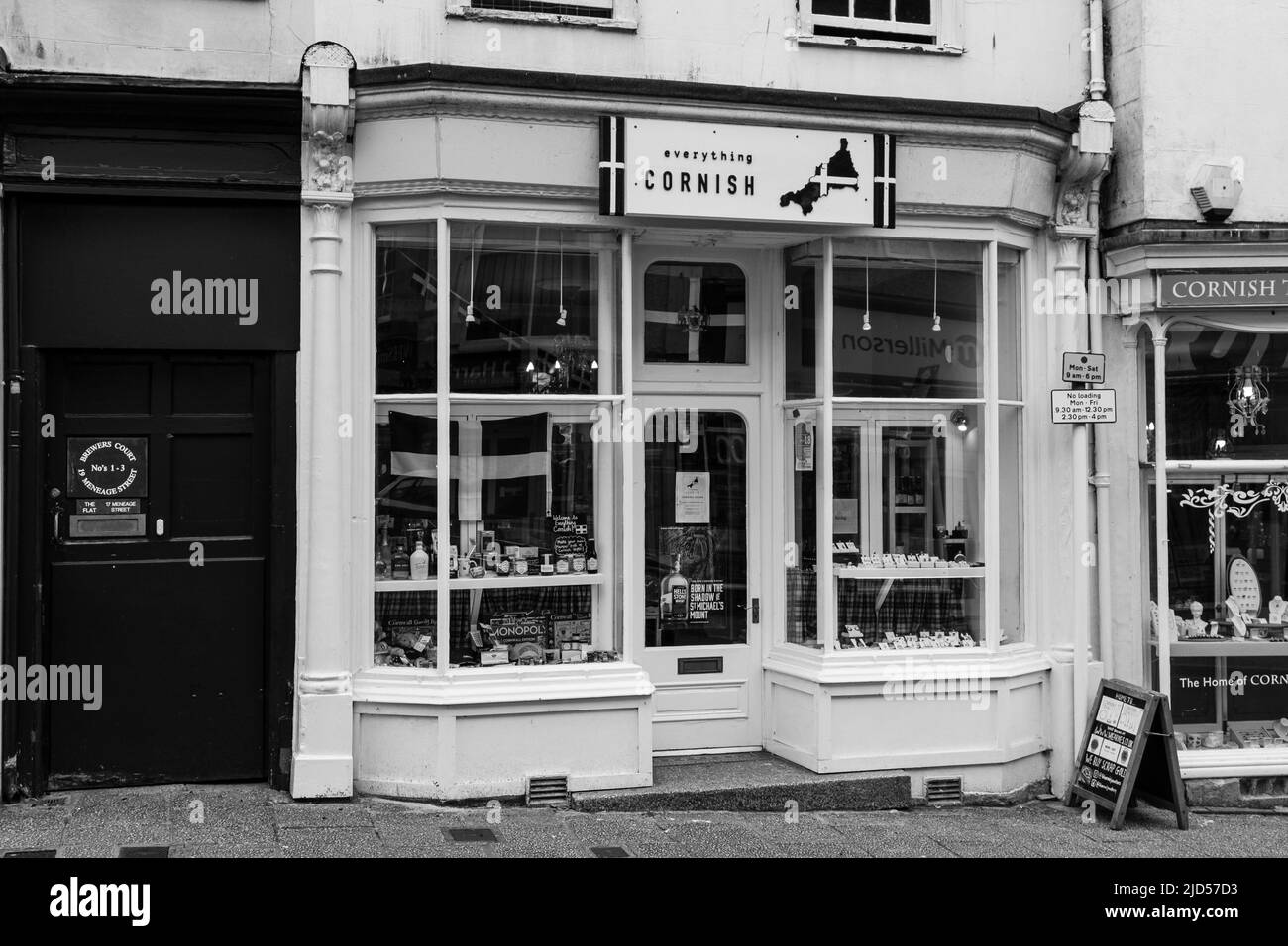 Points de vente au détail (Everything Cornish) à Mentheage Street, Helston, Cornwall, Angleterre Banque D'Images