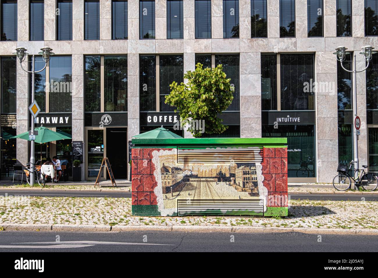 Boîte décorative peinte à l'extérieur du café Maxway à Alt Moabit, Mitte-Berlin, Allemagne Banque D'Images