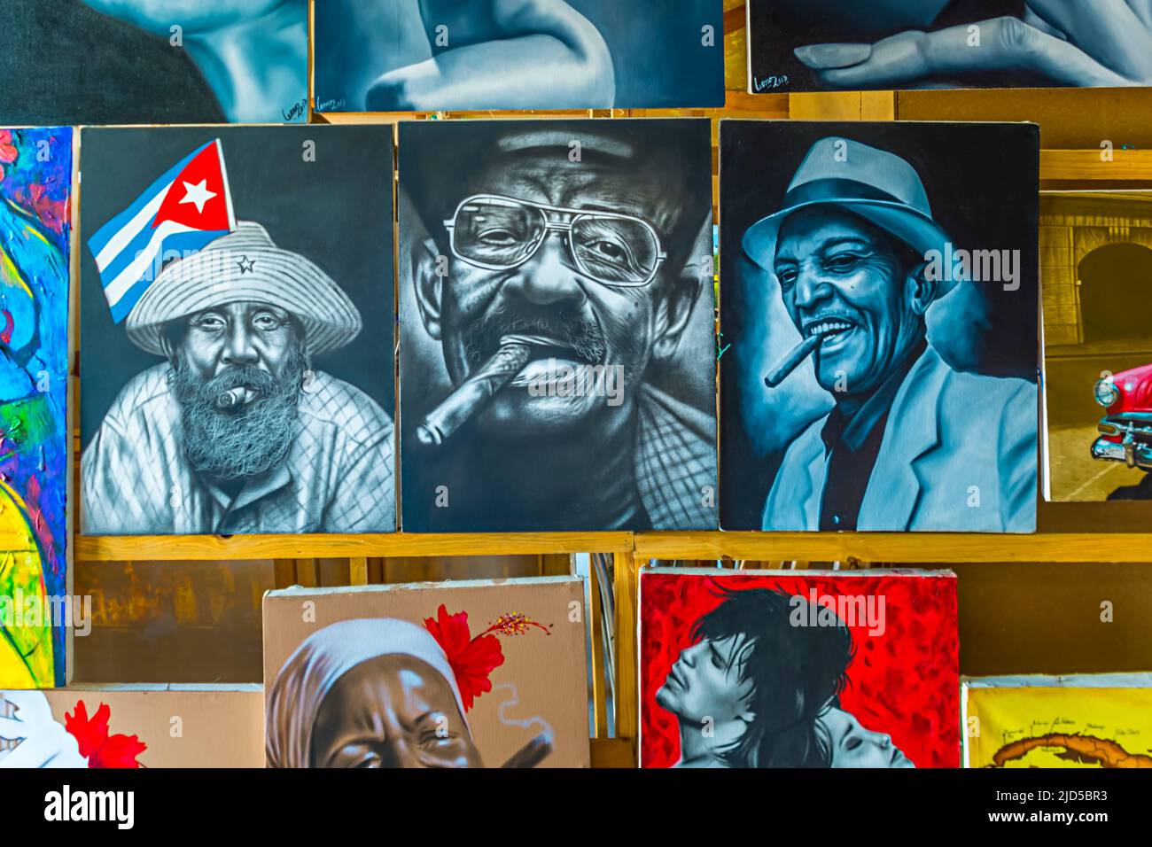 Sélection de peintures d'artistes cubains sur le marché à la Havane, Cuba Banque D'Images