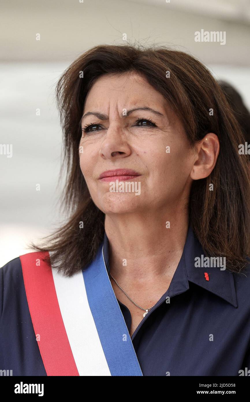 Suresne, France. 18th juin 2022. Anne Hidalgo lors de la cérémonie commisatrice du 82ème anniversaire de l'appel à la résistance du général Charles de Gaulle du 18 juin 1940, au mémorial du Mont-Valérien, à Suresne, France, le 18 juini 2022. Président français lors d'une cérémonie marquant le 82nd anniversaire de l'appel de résistance de feu le général Charles de Gaulle à 18 juin 1940, au mémorial du Mont Valerien à Suresnes, près de Paris, en France, sur 18 juin 2022. Photo de Stephane Lemouton/Pool/ABACAPRESS.COM crédit: Abaca Press/Alay Live News Banque D'Images