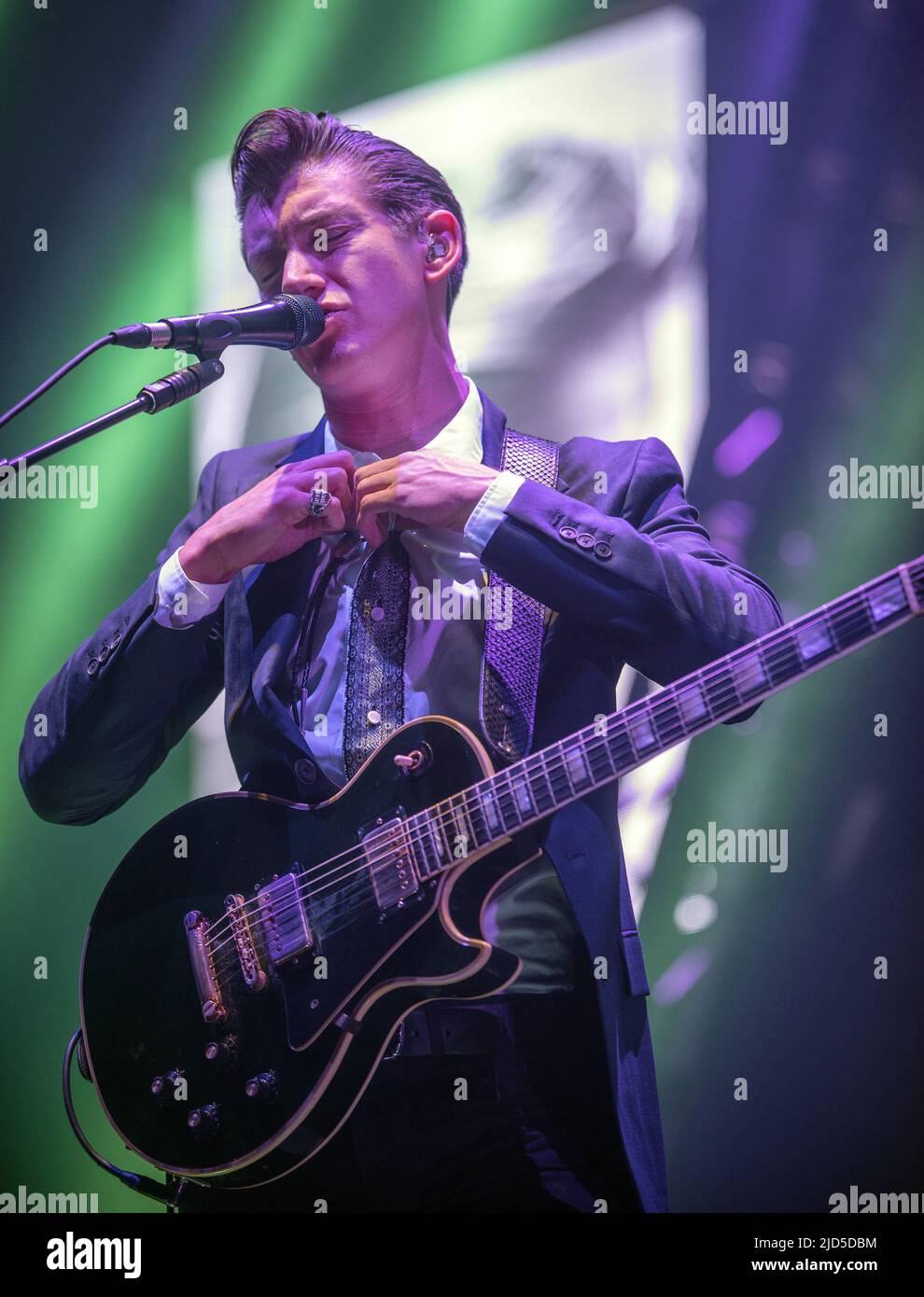 GLASGOW, Royaume-Uni - 21 novembre : Alex Turner, de Arctic Monkeys, se produit à l'Hydro SSE le 21 novembre 2013 à Glasgow, en Écosse Banque D'Images GLASGOW, Royaume-Uni - 21 novembre : Alex Turner, de Arctic Monkeys, se produit à l'Hydro SSE le 21 novembre 2013 à Glasgow, en Écosse Banque D'Images