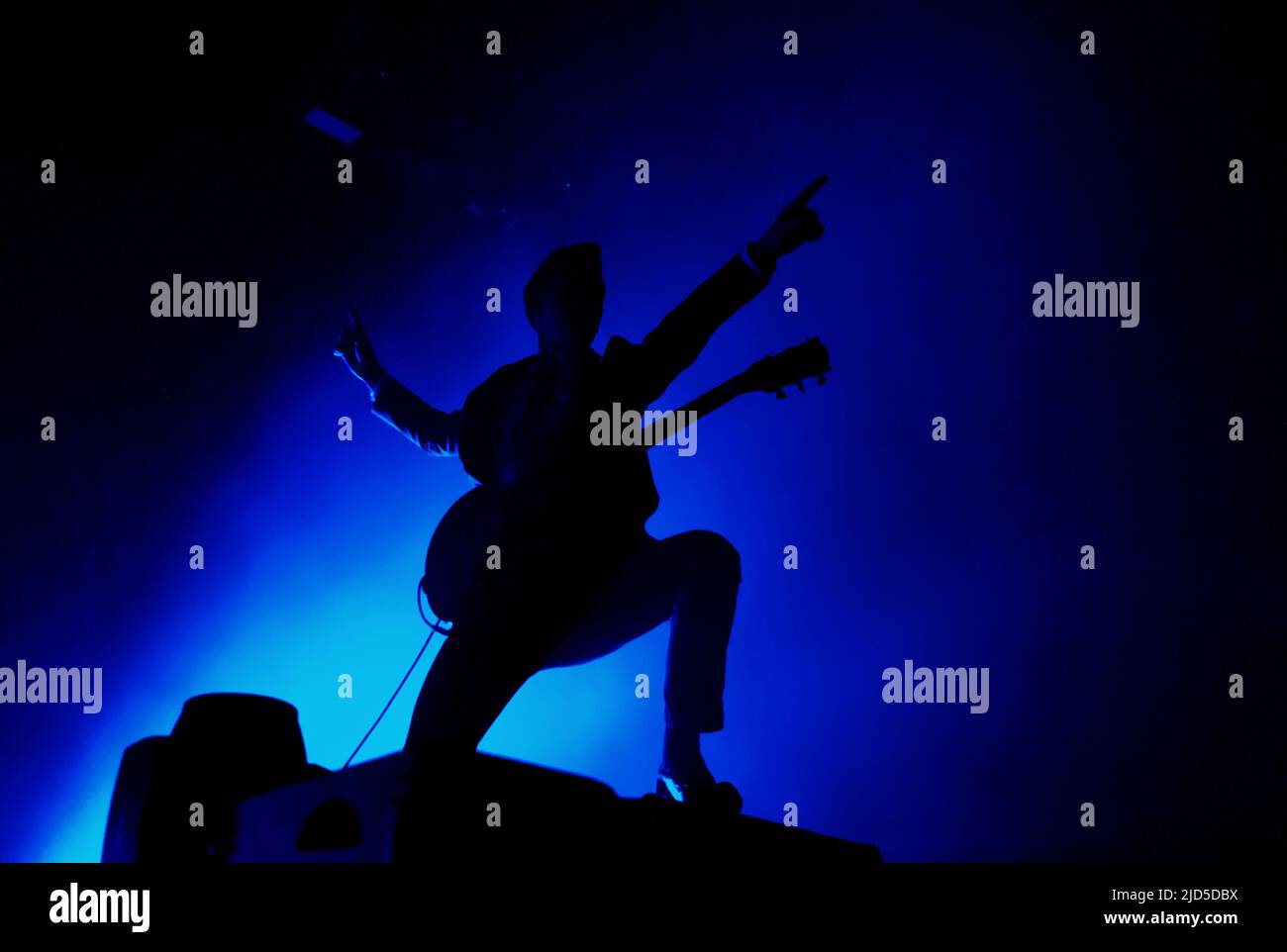 GLASGOW, Royaume-Uni - 21 novembre : Alex Turner, de Arctic Monkeys, se produit à l'Hydro SSE le 21 novembre 2013 à Glasgow, en Écosse Banque D'Images GLASGOW, Royaume-Uni - 21 novembre : Alex Turner, de Arctic Monkeys, se produit à l'Hydro SSE le 21 novembre 2013 à Glasgow, en Écosse Banque D'Images