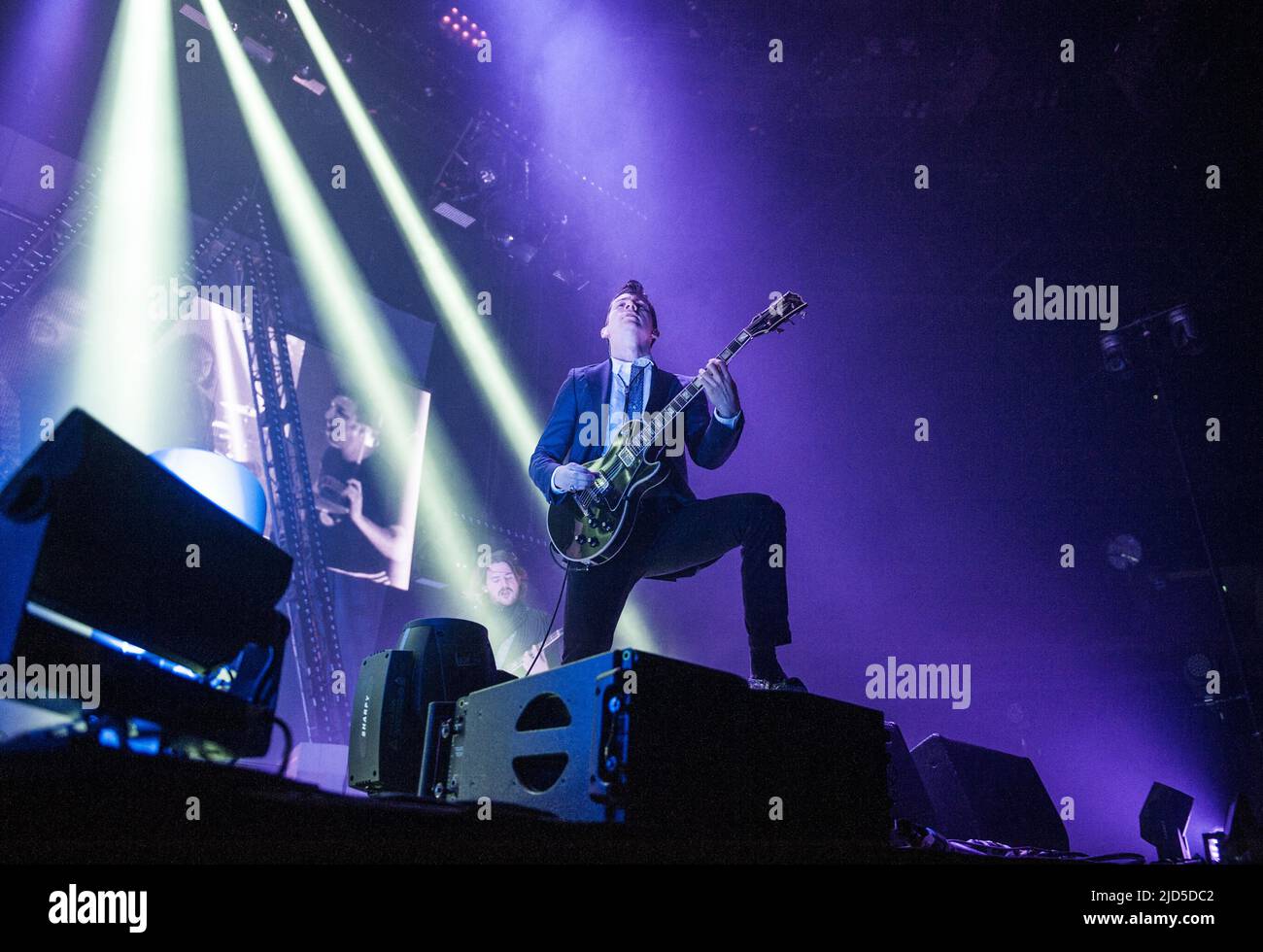 GLASGOW, Royaume-Uni - 21 novembre : Alex Turner, de Arctic Monkeys, se produit à l'Hydro SSE le 21 novembre 2013 à Glasgow, en Écosse Banque D'Images GLASGOW, Royaume-Uni - 21 novembre : Alex Turner, de Arctic Monkeys, se produit à l'Hydro SSE le 21 novembre 2013 à Glasgow, en Écosse Banque D'Images