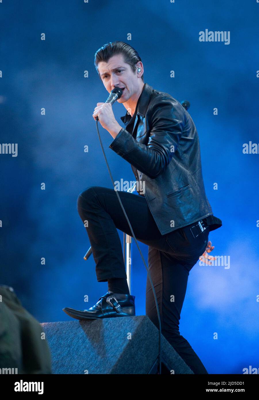 KINROSS, Écosse - 13 JUILLET : Alex Turner, de Arctic Monkeys, fait les titres de la scène principale le jour 3 du festival T in the Park (photo de Ross Gilmore) Banque D'Images KINROSS, Écosse - 13 JUILLET : Alex Turner, de Arctic Monkeys, fait les titres de la scène principale le jour 3 du festival T in the Park (photo de Ross Gilmore) Banque D'Images