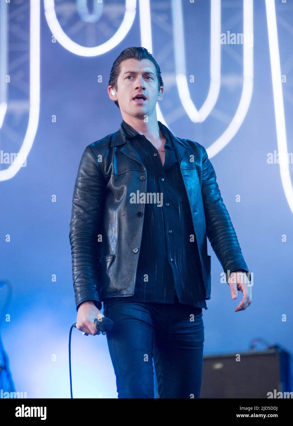 KINROSS, Écosse - 13 JUILLET : Alex Turner, de Arctic Monkeys, fait les titres de la scène principale le jour 3 du festival T in the Park (photo de Ross Gilmore) Banque D'Images KINROSS, Écosse - 13 JUILLET : Alex Turner, de Arctic Monkeys, fait les titres de la scène principale le jour 3 du festival T in the Park (photo de Ross Gilmore) Banque D'Images
