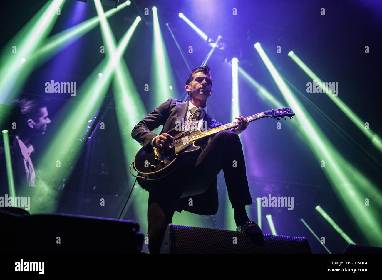 GLASGOW, Royaume-Uni - 21 novembre : Alex Turner, de Arctic Monkeys, se produit à l'Hydro SSE le 21 novembre 2013 à Glasgow, en Écosse Banque D'Images GLASGOW, Royaume-Uni - 21 novembre : Alex Turner, de Arctic Monkeys, se produit à l'Hydro SSE le 21 novembre 2013 à Glasgow, en Écosse Banque D'Images