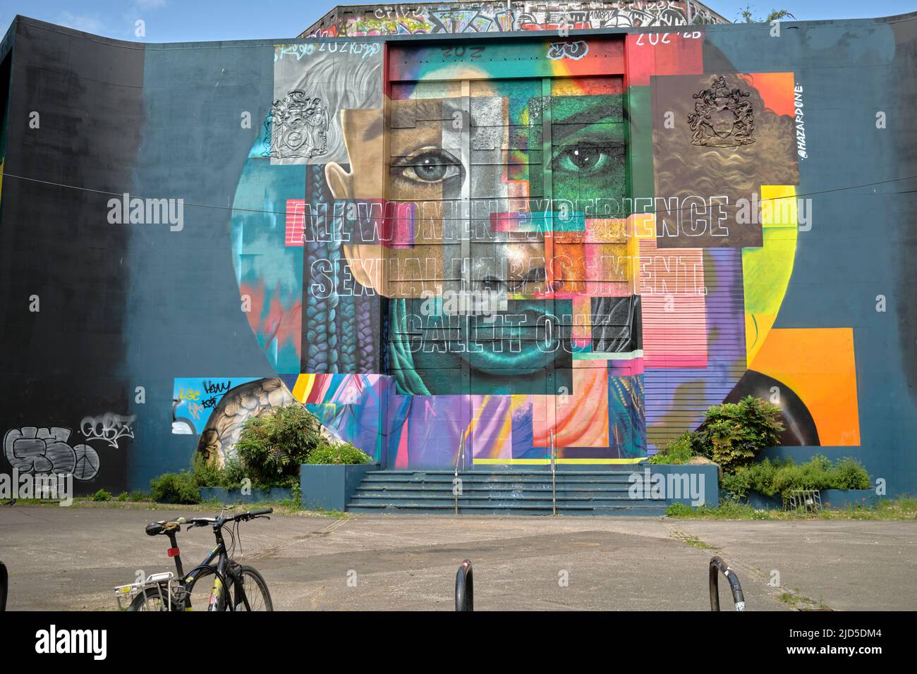 Charte de sécurité des femmes peinture murale Old Bank Building Bristol Angleterre Royaume-Uni Banque D'Images