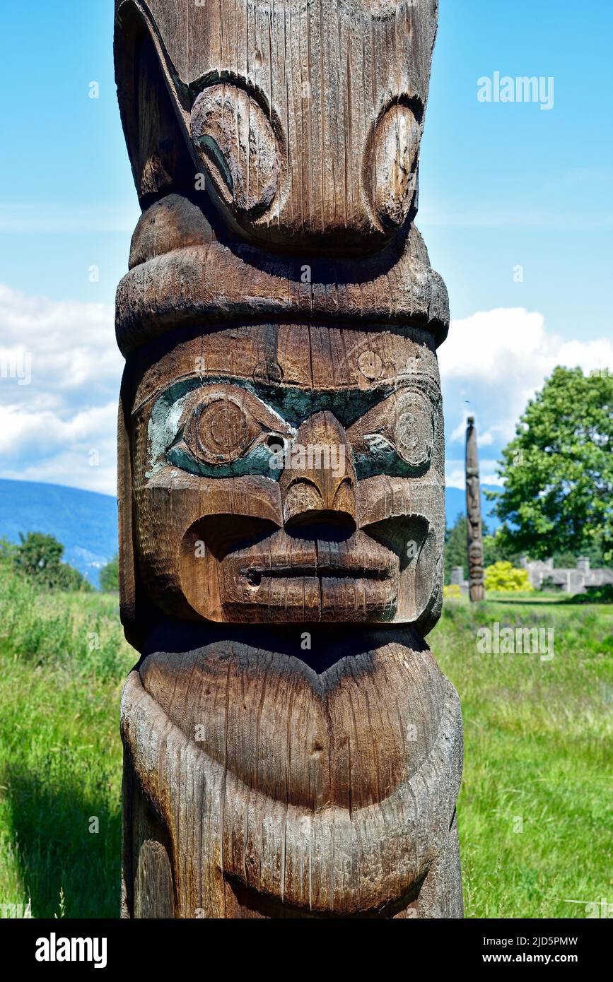 Totems des Premières nations au Musée d'anthropologie de l'Université de la Colombie-Britannique, campus de l'Université de la Colombie-Britannique, à Vancouver Banque D'Images