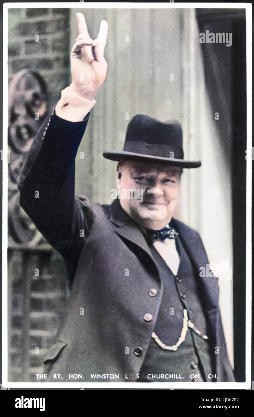WINSTON CHURCHILL (1874 - 1965), homme d'État et auteur britannique donne le V-sign. Version colorisée de : 10023814 Date: 1940 Banque D'Images