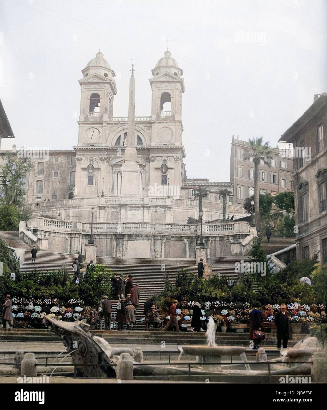 La Piazza di Spagna, l'un des lieux de rencontre les plus populaires et des places visuellement agréables à Rome, Italie. Version colorisée de : 10162727 Date: 1930s Banque D'Images