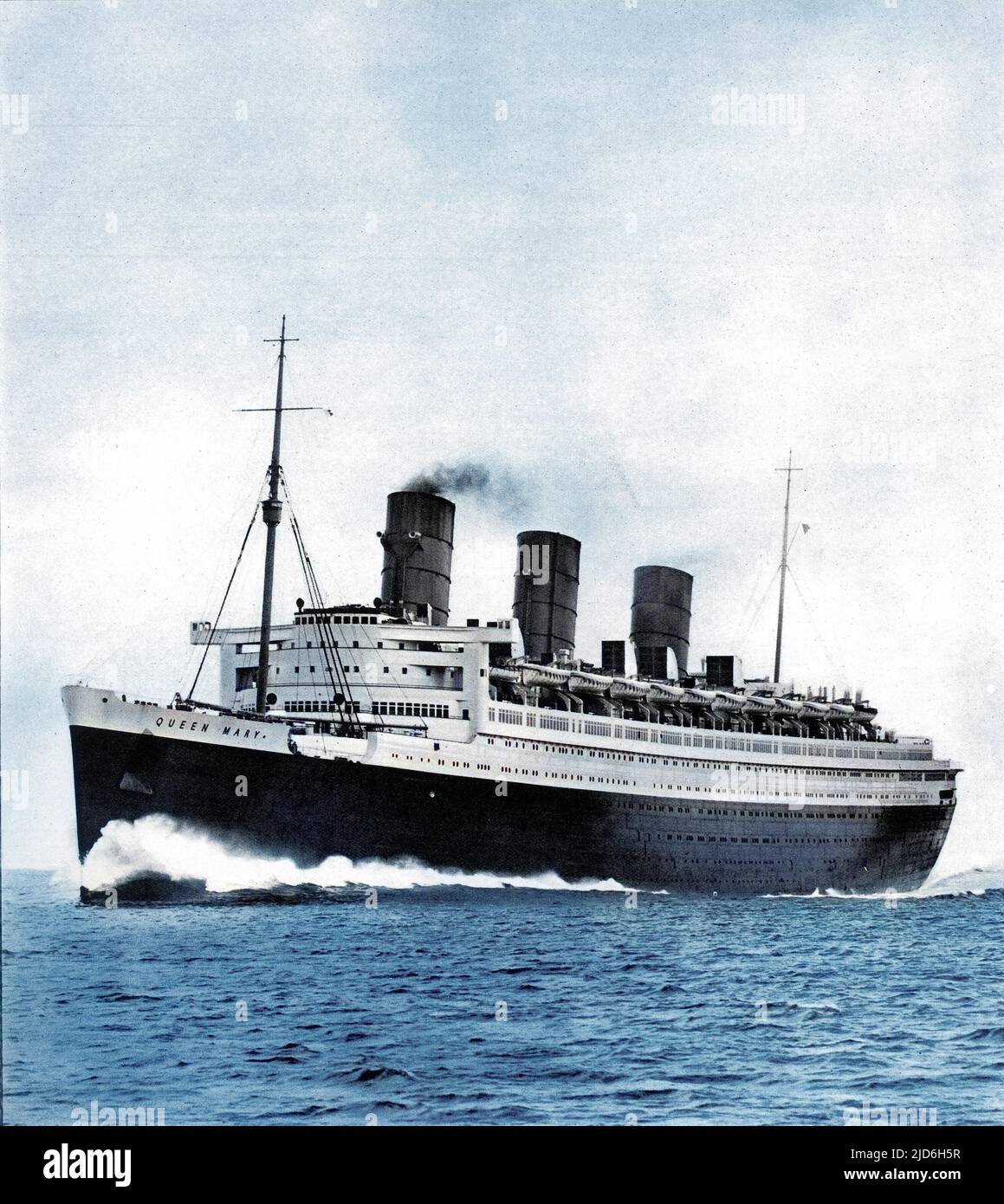 Photographie de la R.M.S. « Queen Mary » sur des essais en mer, avant son premier voyage de Southampton le 27 mai 1936, de l'autre côté de l'Atlantique à New York. Version colorisée de : 10216332 Date : mai-36 Banque D'Images
