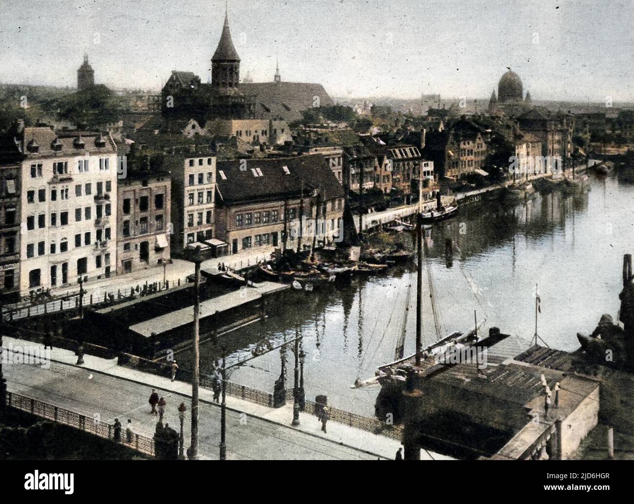 Photographie montrant le pont Kottel à Konigsberg, alors capitale de la Prusse orientale, photographié dans les années 1930. Konigsberg est maintenant connu sous le nom de Kaliningrad et est le territoire russe. Version colorisée de : 10219872 Date: 1945 Banque D'Images