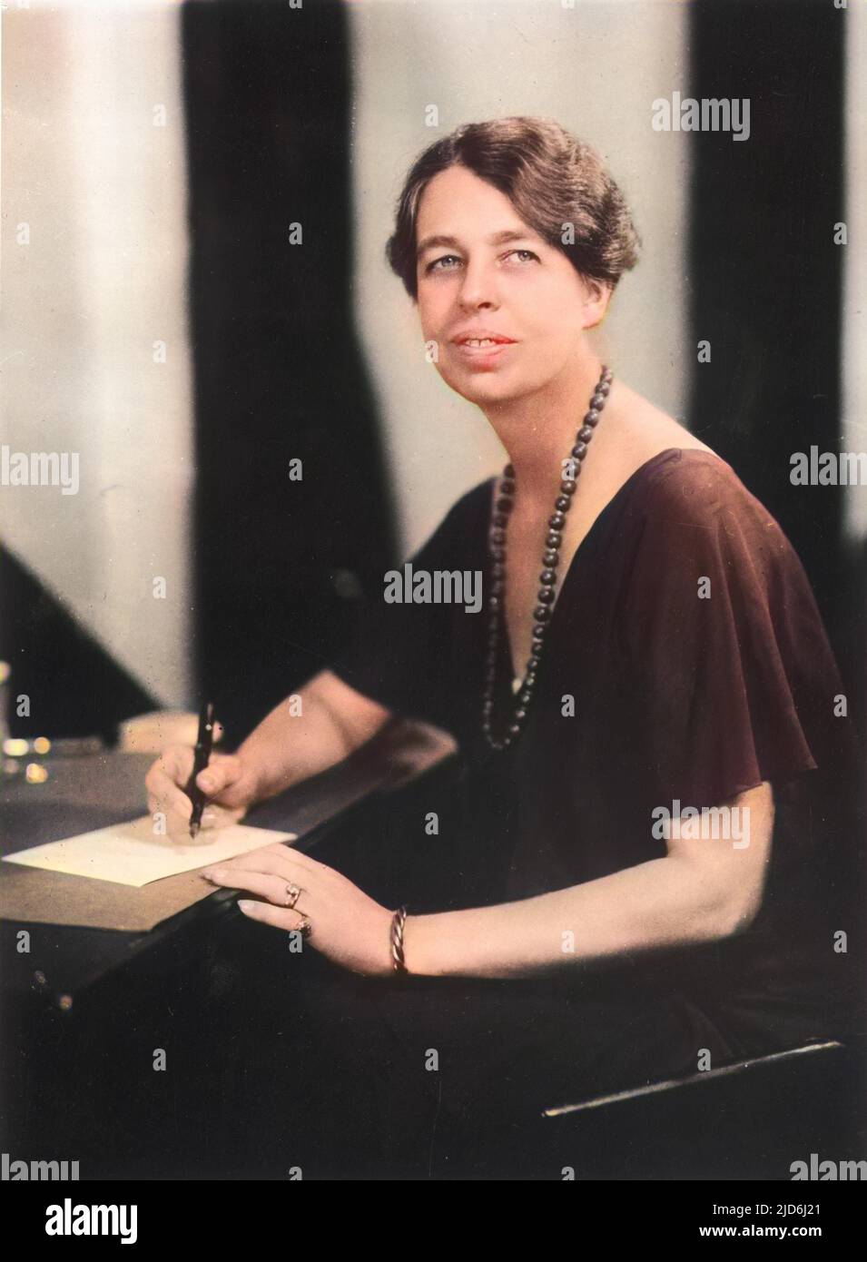 Portrait d'Eleanor Roosevelt (1884-1962), humanitaire américaine, diplomate des Nations Unies et épouse de Franklin Delano Roosevelt. Version colorisée de : 10415821 Date: c.1930 Banque D'Images