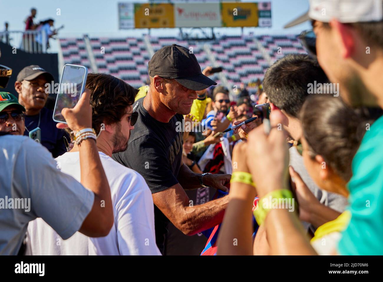 Fort Lauderdale, Floride, États-Unis. 18th juin 2022. 10c - Rivaldo - équipe nationale brésilienne, joueur du FC Barcelone pendant le match de football le beau jeu par R10 et RC3 possédé des icônes de football mondial et le duo brésilien Ronaldinho et Roberto Carlos au DRV Pink Stadium en Floride, Etats-Unis. Credit: Yaroslav Sabitov/YES Market Media/Alay Live News. Banque D'Images