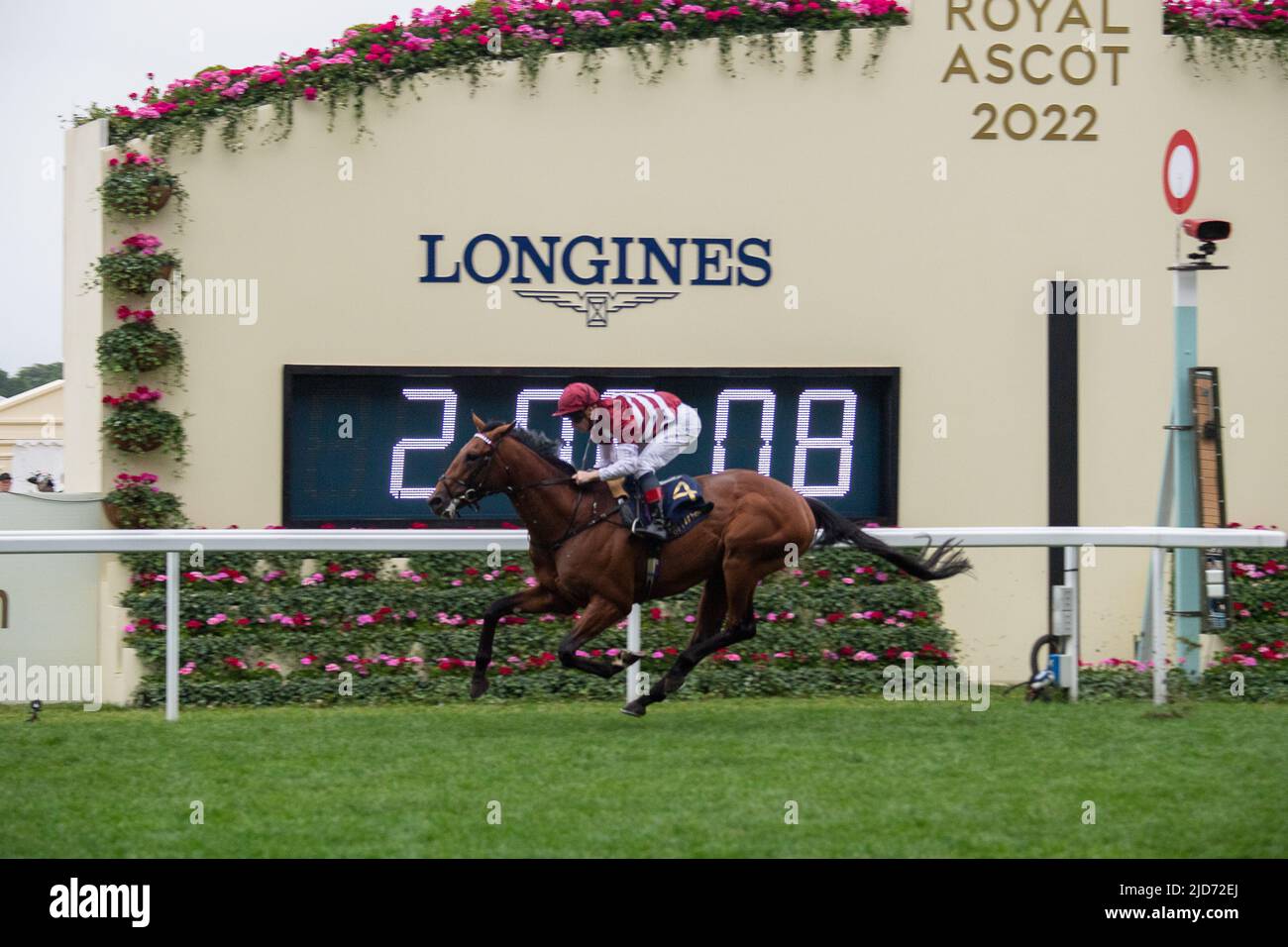 Ascot, Berkshire, Royaume-Uni. 18th juin 2022. Le cheval a manqué la coupe criblée par le jockey James McDonald a gagné la course de Golden Gates Stakes à Royal Ascot aujourd'hui. Propriétaire Ed Babington. Formateur George Boughey. Crédit : Maureen McLean/Alay Live News Banque D'Images