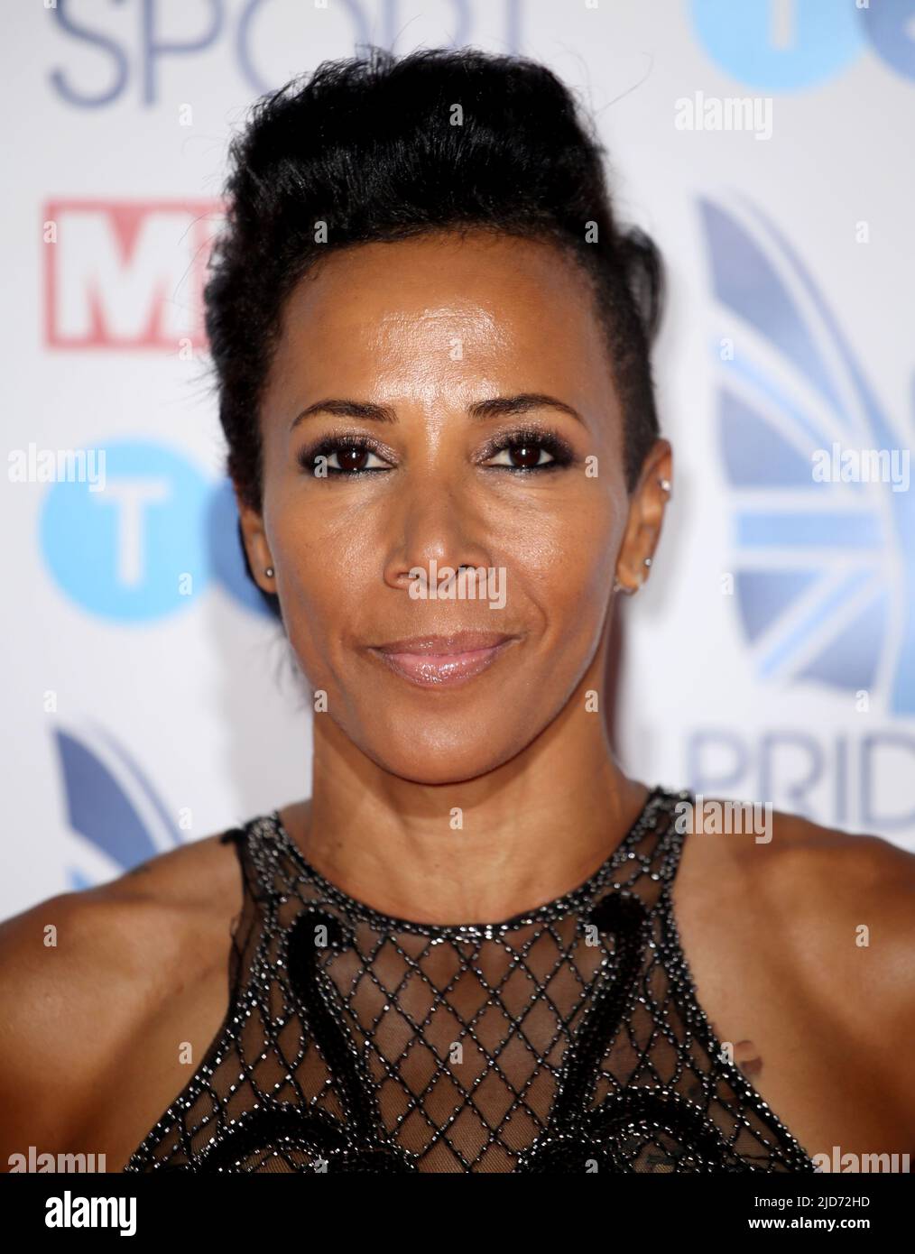 Photo du dossier datée du 05/12/19, de Dame Kelly Holmes assistant aux Prix de la fierté du sport 2019 qui se tiennent à Londres. Dame Kelly Holmes a annoncé qu'elle était gay, disant qu'elle « avait besoin du faire maintenant ». S'exprimant au cours du mois de la fierté, la championne olympique à deux médailles d'or a déclaré qu'elle s'était rendu compte qu'elle était gay à l'âge de 17 ans après avoir embrassé une autre femme soldat, et que sa famille et ses amis étaient connus depuis 1997. Date de publication : samedi 18 juin 2022. Banque D'Images