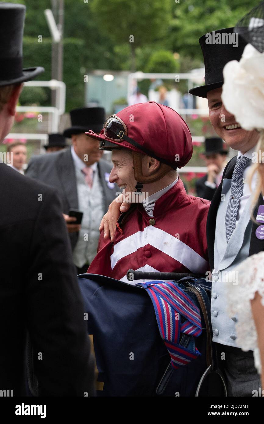 Ascot, Berkshire, Royaume-Uni. 18th juin 2022. Le cheval a manqué la coupe criblée par le jockey James McDonald a gagné la course de Golden Gates Stakes à Royal Ascot aujourd'hui. Propriétaire Ed Babington. Formateur George Boughey. Crédit : Maureen McLean/Alay Live News Banque D'Images